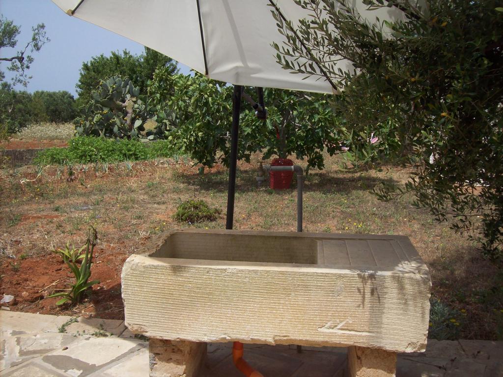 Trullo Contrada Stracca Guest House อัลลิสเต ภายนอก รูปภาพ